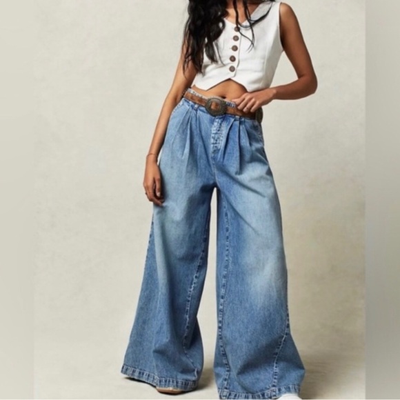 We The Free Size 27 Equinox Light Blue Jeans Denim Trousers Baggy Distressed - Picture 2 of 6